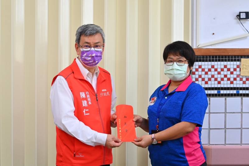 行政院長陳建仁視察臺東縣蘭嶼鄉椰油國民小學