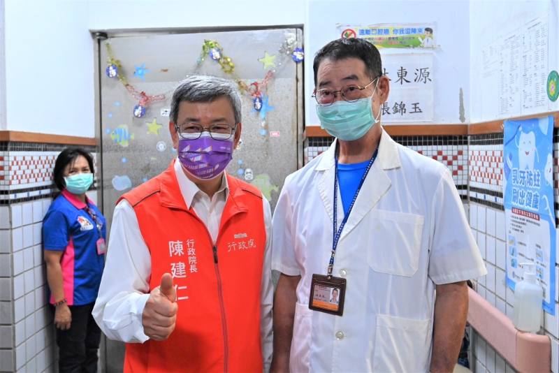 行政院長陳建仁視察臺東縣蘭嶼鄉椰油國民小學