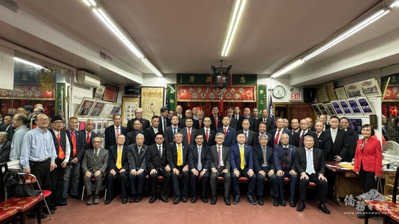 紐約華埠各大僑團領袖出席祝賀紐約伍胥山公所新屆主席暨職員就職