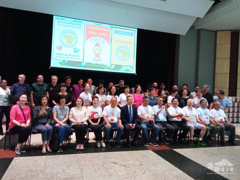 捐贈儀式結束全體與會人員大合照