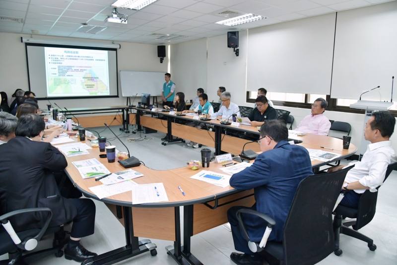 行政院副院長鄭文燦視察馬稠後產業園區