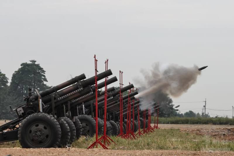 關指部砲兵營進訓砲測中心，實施105榴砲實彈射擊。（陸軍砲測中心提供）