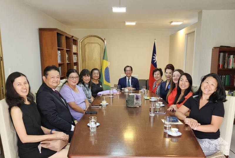 世華巴西利亞分會幹部與廖志賢及林芳正等人座談