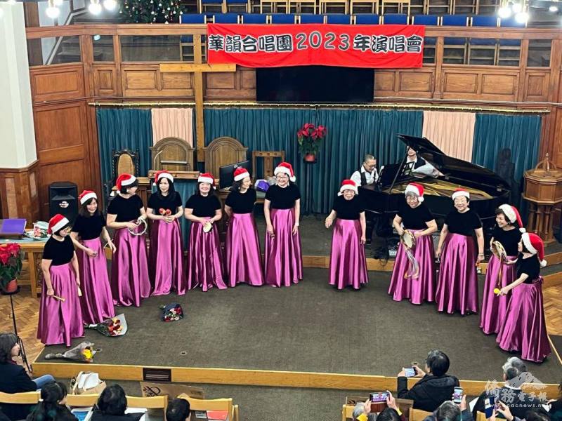 「同樂、互愛、無私」是華韻合唱團期許團員們在音樂學習與演出的過程中習得的心靈境界 (華韻合唱團提供)