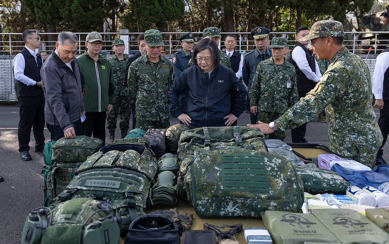 總統聽取「作戰區特戰部隊運用規畫、訓練概況及裝備介紹」簡報