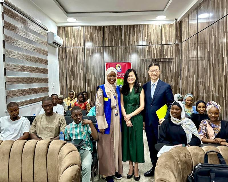 駐奈及利亞代表處代表劉翼平夫婦應邀參加由奈國青年及婦女培力NGO機構EMPED所舉辦的職涯發展培訓活動