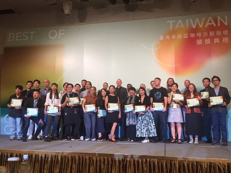 台灣人咖啡飲用量亞洲第3，業界估計商機已達新台幣700多億元，國產豆的市占雖僅2.25%，富含多元果香風味驚豔國際，吸引買家競標高價，有的每公斤破萬元