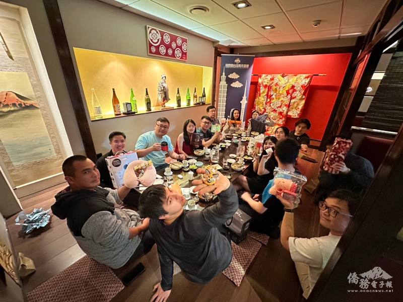 會員開心展示收到的神秘禮物