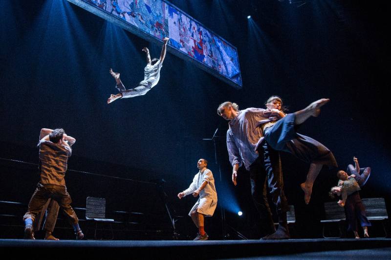 加拿大天團「七手指特技劇場（Les 7 Doigts）」，帶來作品《列車上》，以火車旅行為主題，帶領觀眾踏上一場冒險之旅。(台北表演藝術中心提供)