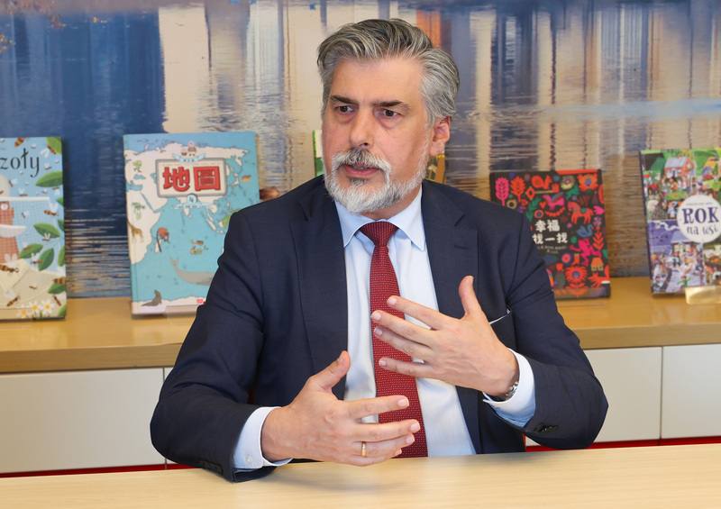 波蘭駐台代表高則叡接受中央社專訪表示，盼推動雙邊直航，增進高科技產業合作；台波關係不只經貿往來，還包括藝文等全方位領域，共享民主價值更讓波蘭成為台灣的「可靠夥伴」。