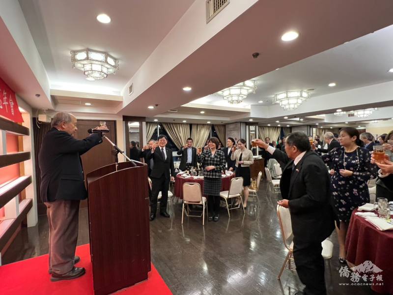 洪里名譽會長領導乾杯