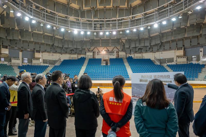 蔡英文總統22日下午前往南投視察中興體育館