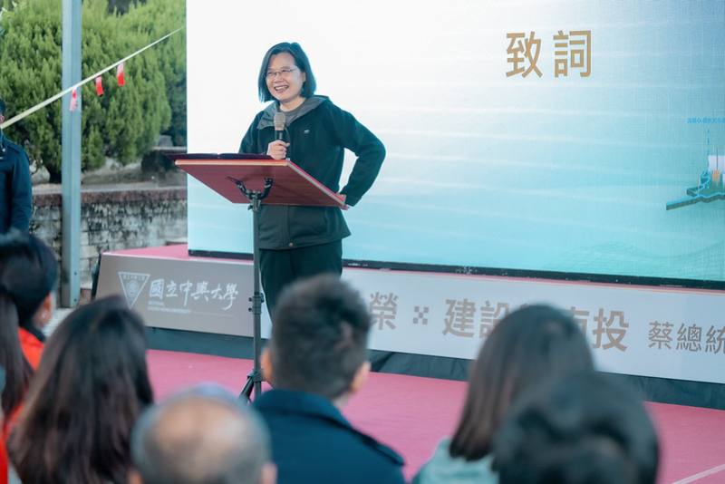 總統視察中興體育館，並致詞