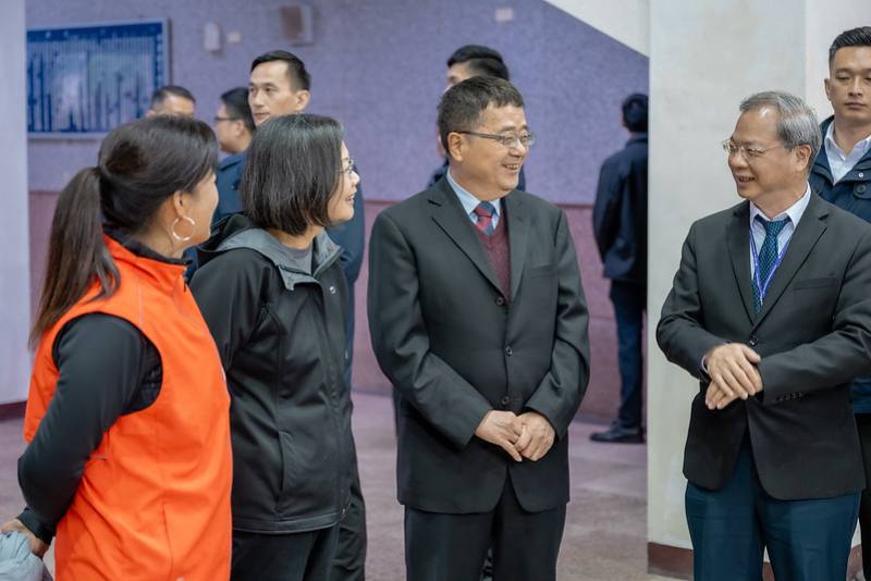 總統視察中興體育館