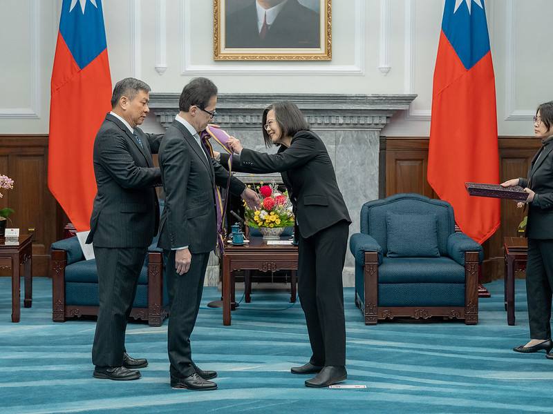 總統頒授前日本國家安全保障局局長北村滋「大綬景星勳章」