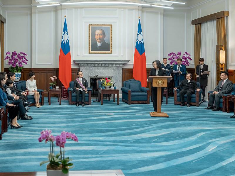 總統頒授前日本國家安全保障局局長北村滋「大綬景星勳章」，並致詞