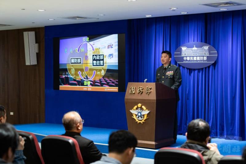 總督察長室軍紀督察處處長吳長風少將針對國軍「打詐及防詐」作為實施簡報說明。（軍聞社記者周力行攝）