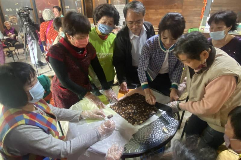 台南市東山區農會響應農業部推動農漁村綠色照顧體系，開辦綠色照顧站，結合在地農產等資源提供具地方特色課程。（台南市農業局提供）