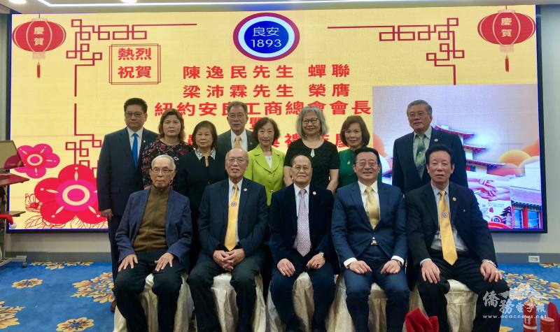 駐紐約辦事處副處長張俊裕(前排右二)及與會貴賓合影留念