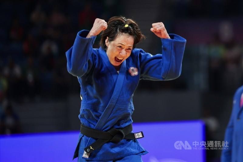 ▲Lien Chen-ling (連珍羚) clenches her fists to celebrate her triumph in the women's under-57 kilogram judo final at the Asian Games on Sept. 25.