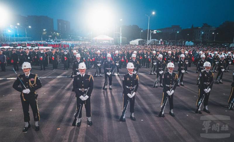 三軍儀隊官兵精神抖擻，展現高昂士氣
