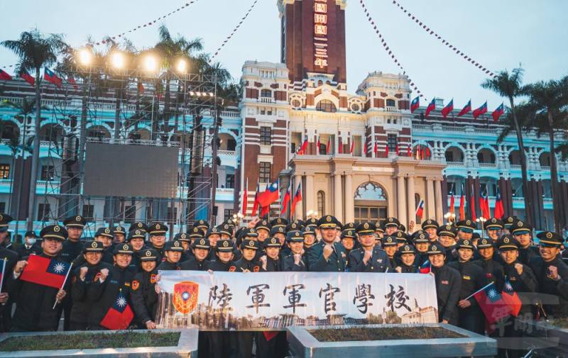 陸軍官校參與元旦升旗典禮