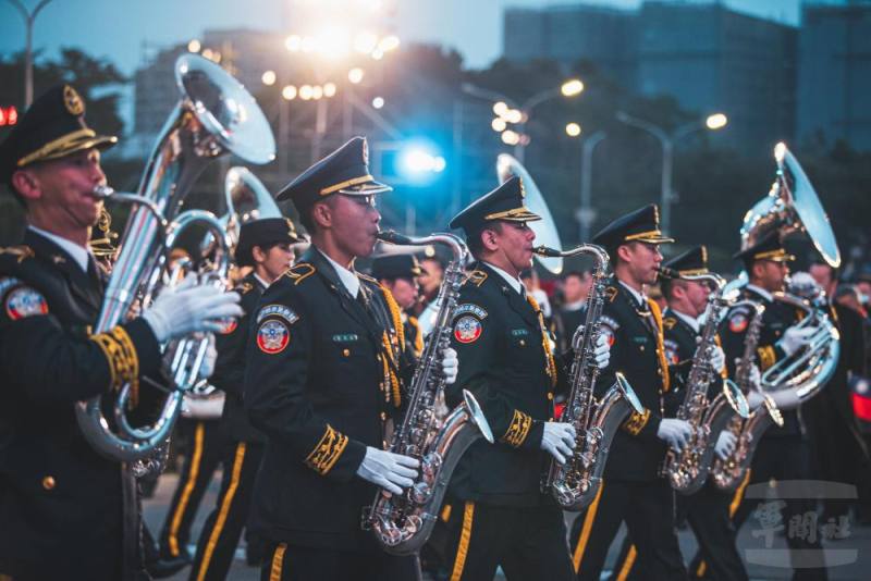 國防部示範樂隊演奏「從戎回憶進行曲」等4首曲目