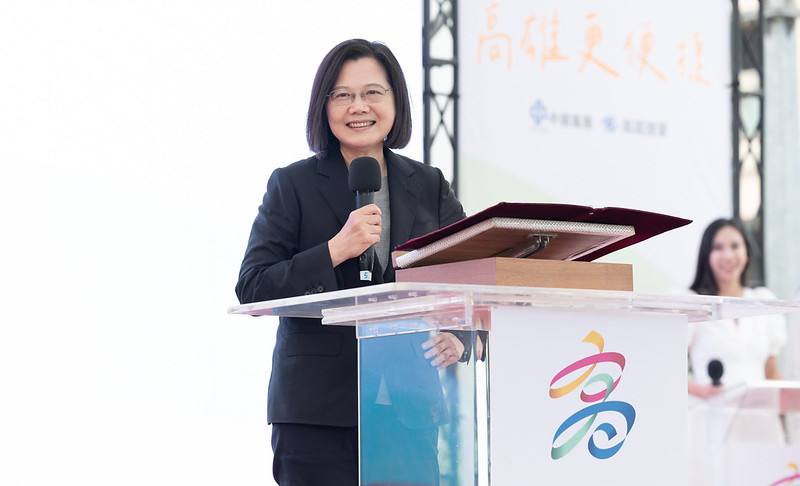 總統出席「2024高雄環狀輕軌成圓試營運啟航」，並致詞