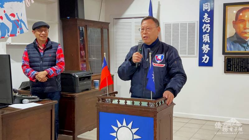 波士頓榮光會理事長，也是國民黨黨員的鄭增壽(右)和金杏濱都將協助黨員加入Line群組