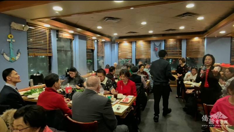 婦女會會長張青梅歡迎大家到會