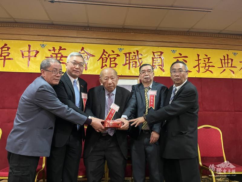 駐舊金山辦事處副處長朱永昌主持印信監交儀式