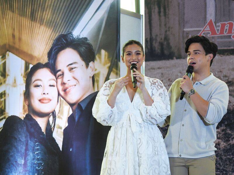 交通部觀光署6日舉辦今年菲律賓首場觀光推廣會，宣布由女星加比加西亞（左）和男友卡里爾拉莫斯（右）共同出任台灣觀光大使。(陳妍君攝)