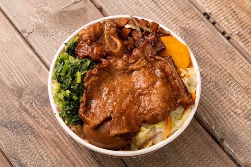 圖為台鐵懷舊排骨菜飯。（圖取自台鐵網頁railway.gov.tw）
