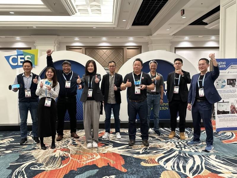 台灣由96組團隊組成台灣國家代表隊參展，國科會產學處處長許增如（左4）表示，近幾年，不管AI、晶片運算能力在技術突破上都大幅成長，產品應用出現更多可能性。