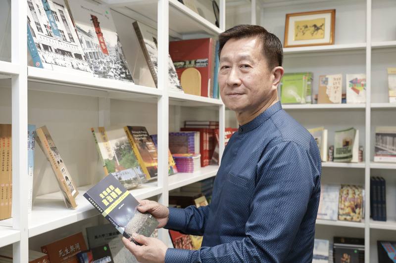 甫於2022年接下在馬來西亞被視為華人重要智庫的馬來西亞華社研究中心主席姚迪剛10日接受中央社專訪，娓娓道出華人社群智庫如何在大馬族群政治中，與民主發展軌跡相伴而行。