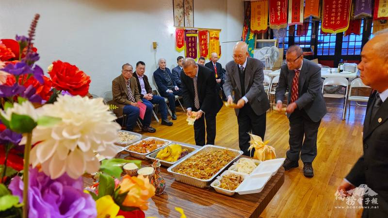 3名理事主席上香祭祖