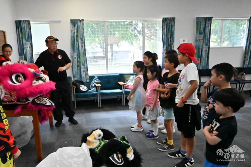 馬來西亞醒獅團團長George介紹舞獅文化