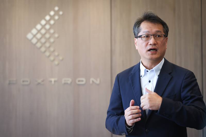 鴻華總經理李秉彥接受中央社團隊專訪指出，共用電動車開放平台，就可以產生經濟規模，鴻華未來目標是拓展電動車的普及化，放眼全球市場。