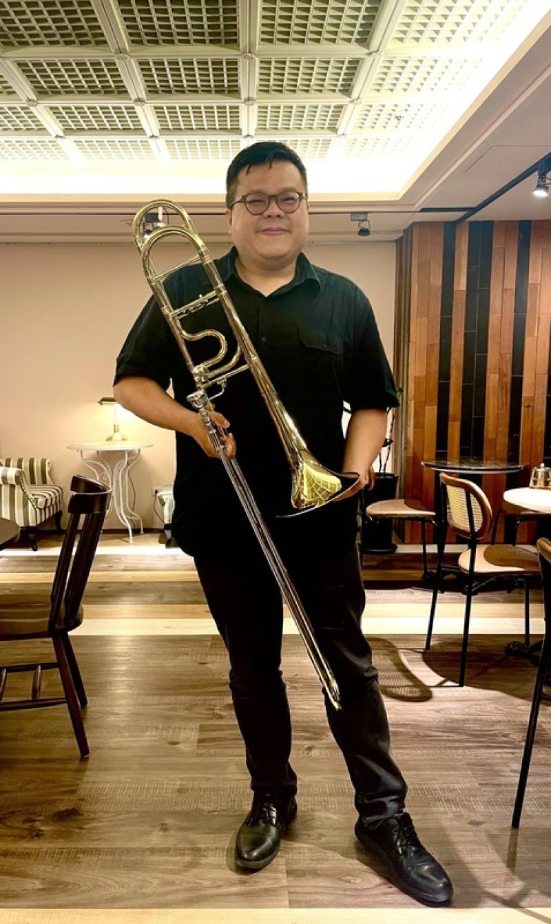 旅美長號演奏家蔡懷恩（圖）在社交平台創立「旅外台灣藝術家」社團，讓疫情期間沒有工作機會的音樂家有了情緒的出口，用交流替代埋怨，相互支持。