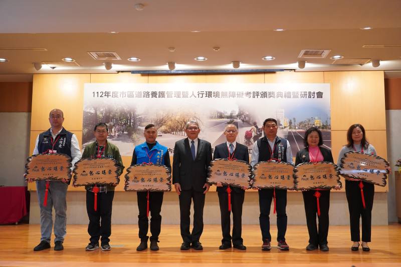 內政部次長花敬群親自頒獎貢獻獎，肯定民眾參與國內通行品質提升工作