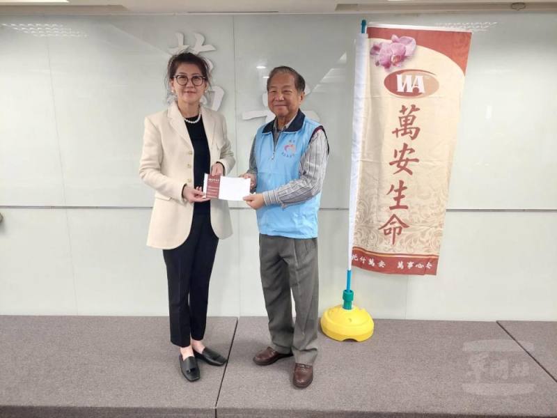 財團法人國軍暨家屬扶助基金會董事長李述湘拜會萬安生命科技股份有限公司執行長王嘉玲。（財團法人國軍暨家屬扶助基金會提供）