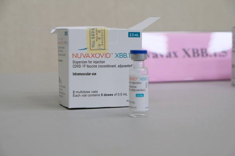 食藥署19日上午再封緘放行16.5萬劑Novavax XBB疫苗，將於1月23日配送。(圖：中央社)