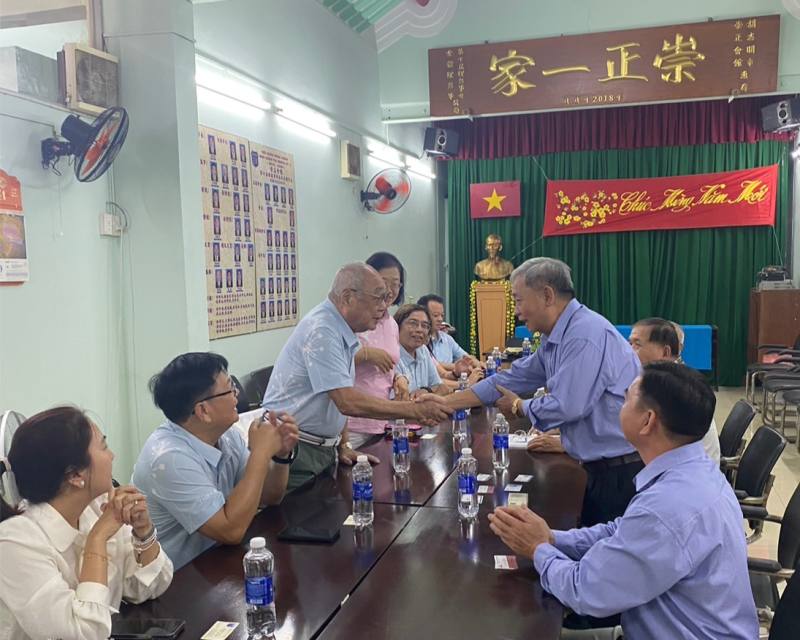越南客家崇正會理事長鄭鑫發致詞表示歡迎越南臺灣客家會一起交流希望後續有進一步機會延續和發展