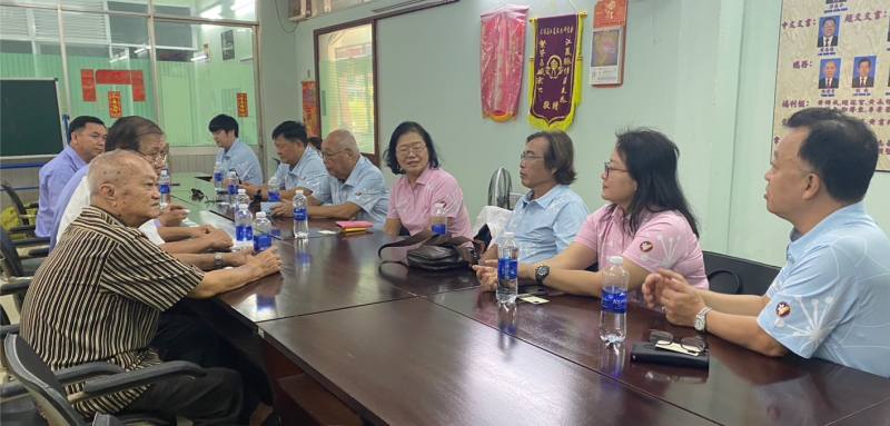 雙方就弘揚客家文化的傳承，並促進國際間的客家人文化交流，聚會中大家分享兩邊會務職務內容介紹地方腔調、固定的祭祀和戲曲表演