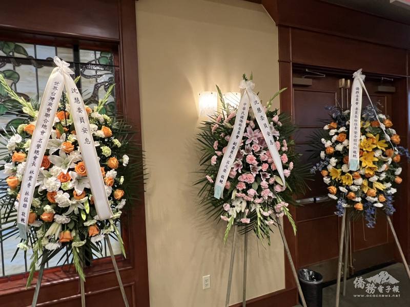 僑委會委員長徐佳青、副委員長呂元榮也致贈花圈來表達對沈慧敬意