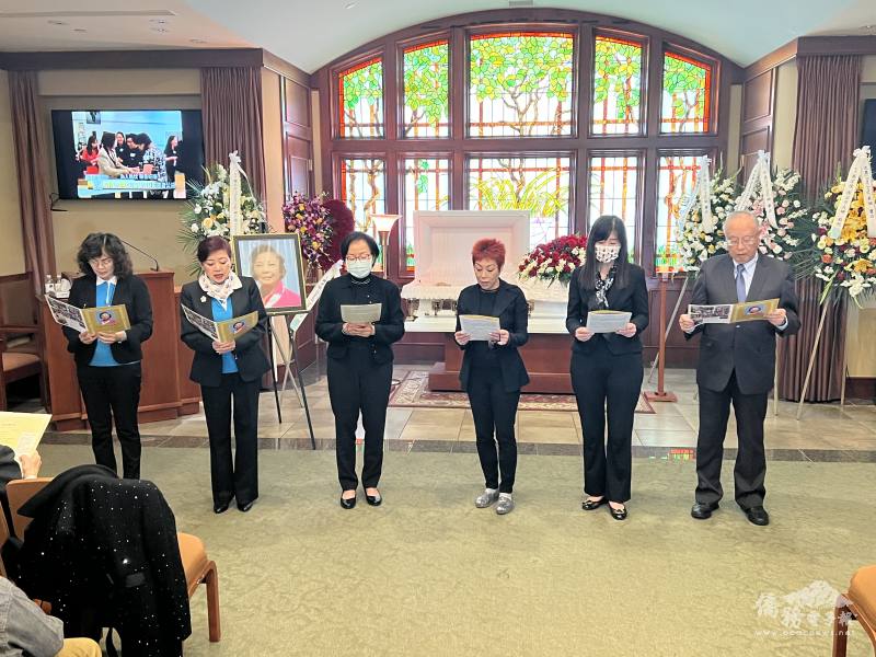 社團代表用感恩的心歌聲送沈慧最後的一程