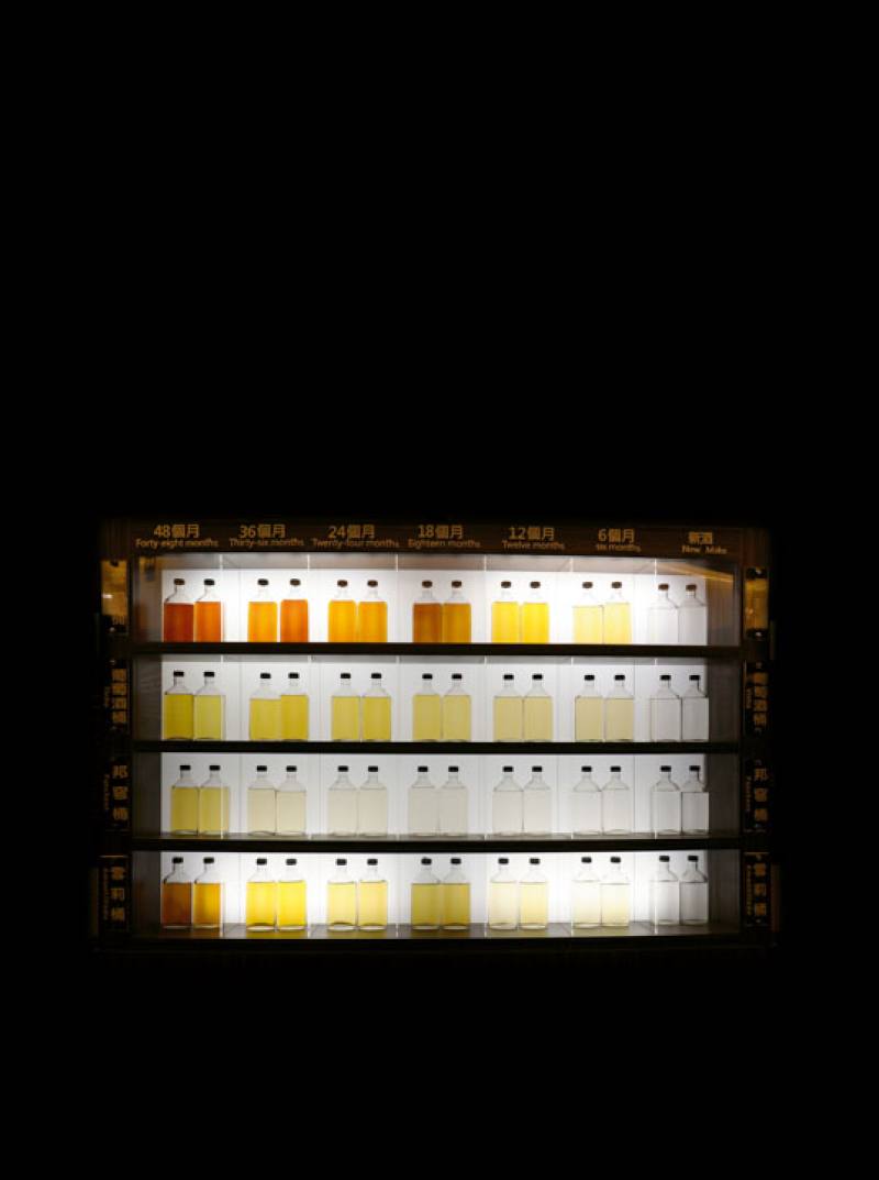 Taiwan’s subtropical climate, whiskies mature quickly and acquire layers of distinctive flavors.