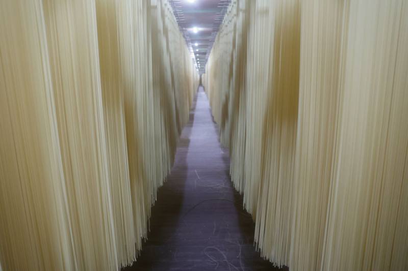 Uni-President’s non-fried noodles take 8.5 hours to dry. Additive-free, they cater to the increasing demand for clean and healthy food.