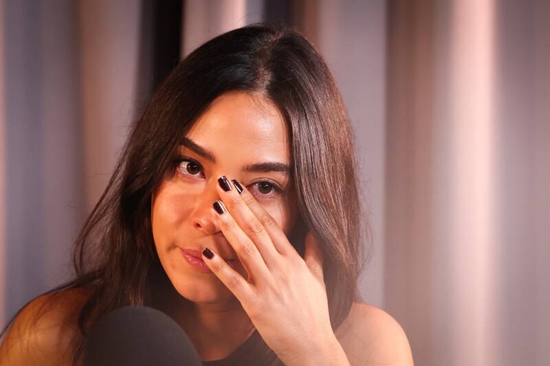 台法混血歌手張婷雅被譽為「爵士新星」，她接受中央社專訪時透露，台灣家人讓她有唱歌的勇氣，一家人不只在家裡唱歌，她也曾跟朋友去投幣式KTV歡唱。跟愛的人一起唱歌，就是她覺得最幸福的事。

張婷雅（Estelle Perrault）曾在台灣和法國兩地攻讀法律系，但她在台灣就學期間認識了爵士樂手，發現天賦後，她決心先追逐音樂夢。而她也受到唱片公司Art District Music青睞，2021年在法國發行第2張爵士專輯，被評論譽為「爵士新星」。

法爵士新星難擋思鄉情返台唸書 參與遊行感受民主
張婷