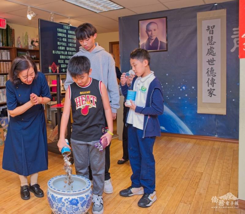 小朋友響應「竹筒回娘家」活動，捐出平日零用錢